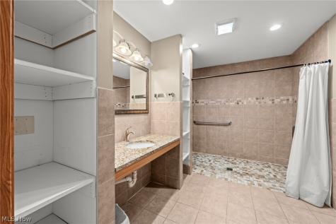 327 S Miller Road Akron OH 44333