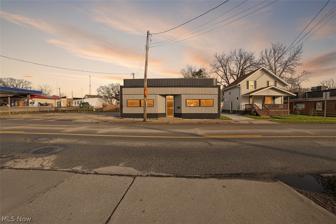161 E Main Street Geneva OH 44041