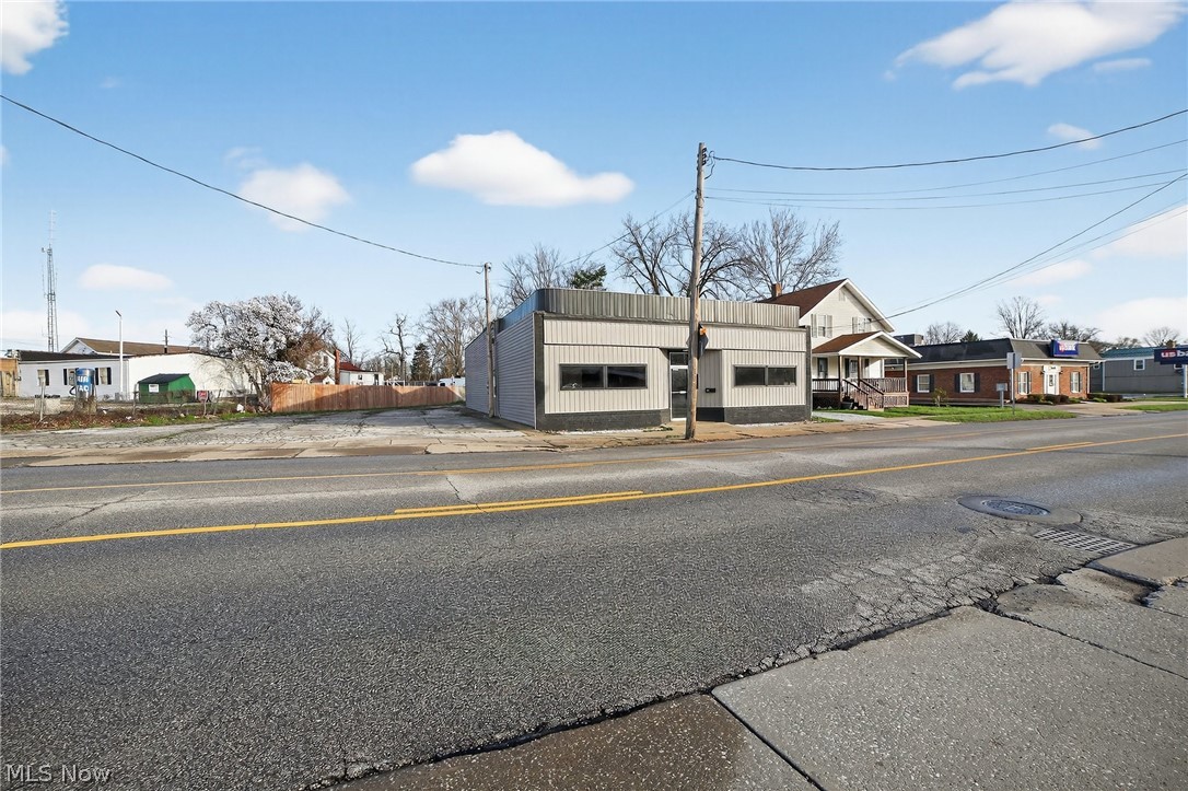 161 E Main Street Geneva OH 44041