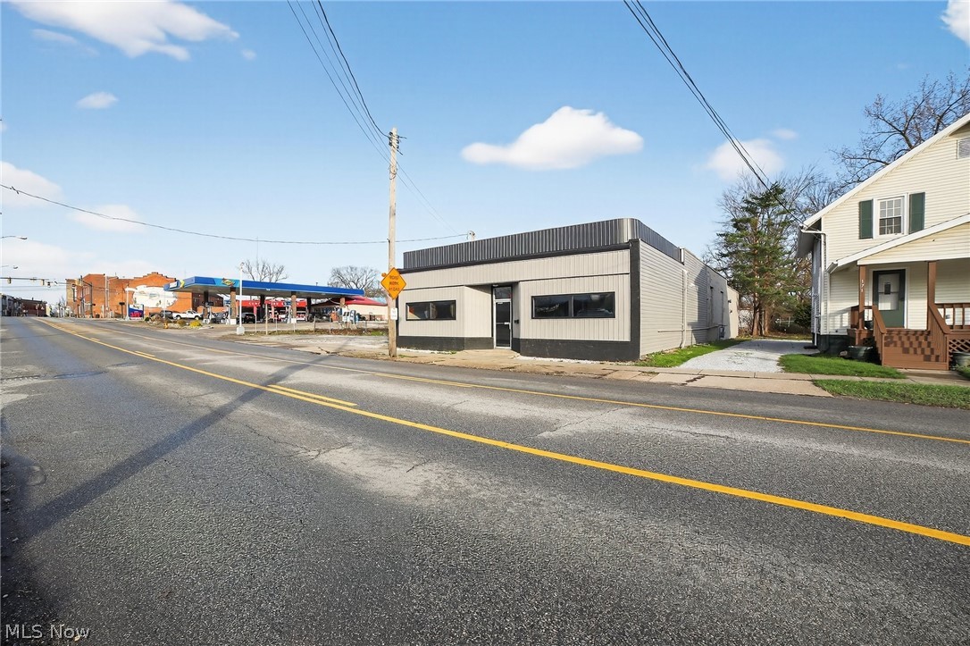 161 E Main Street Geneva OH 44041