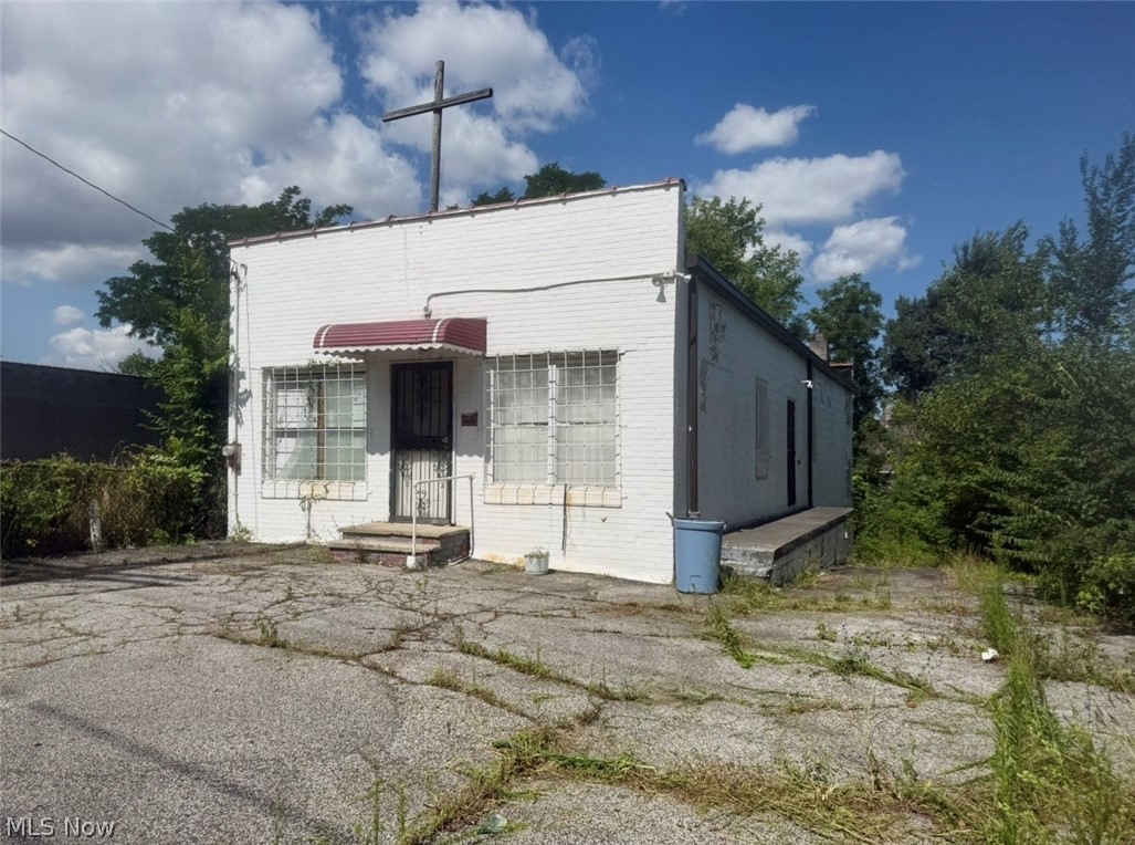 2732 Woodhill Road Cleveland OH 44104