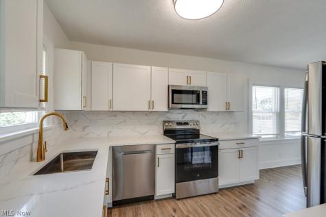 4808 Pearl Road Cleveland OH 44109