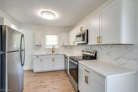 4808 Pearl Road Cleveland OH 44109