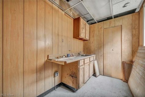 4439 State Road Cleveland OH 44109