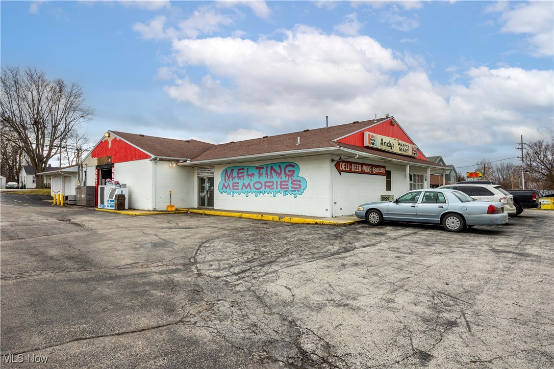 2048 E Sand Road Port Clinton OH 43452