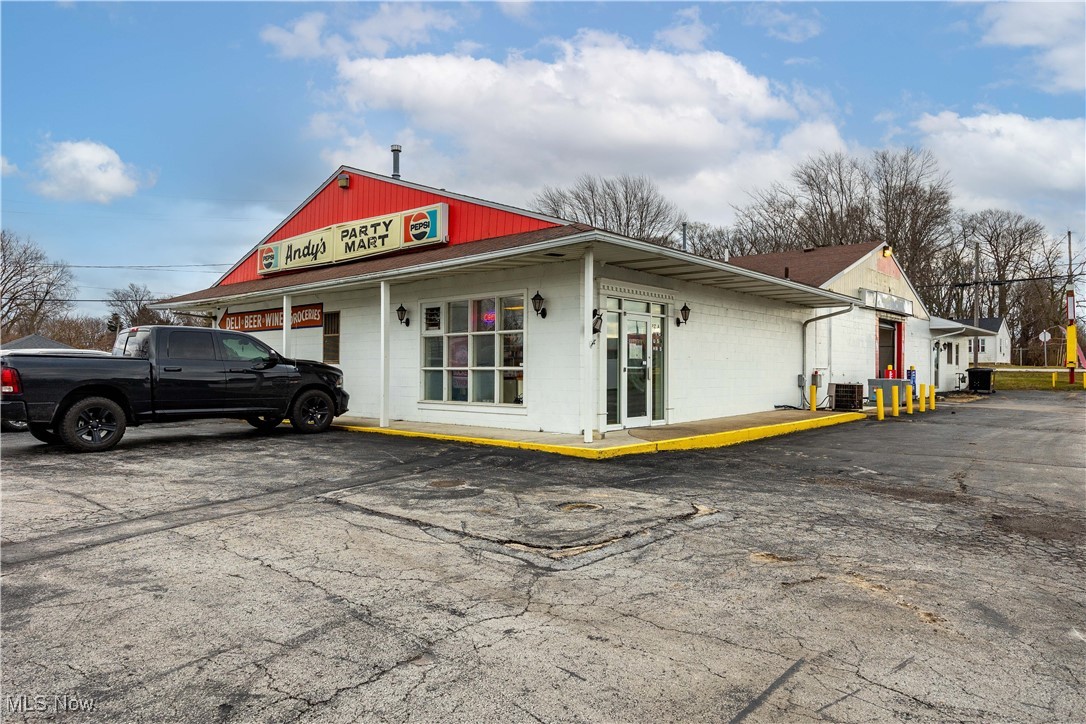 2048 E Sand Road Port Clinton OH 43452