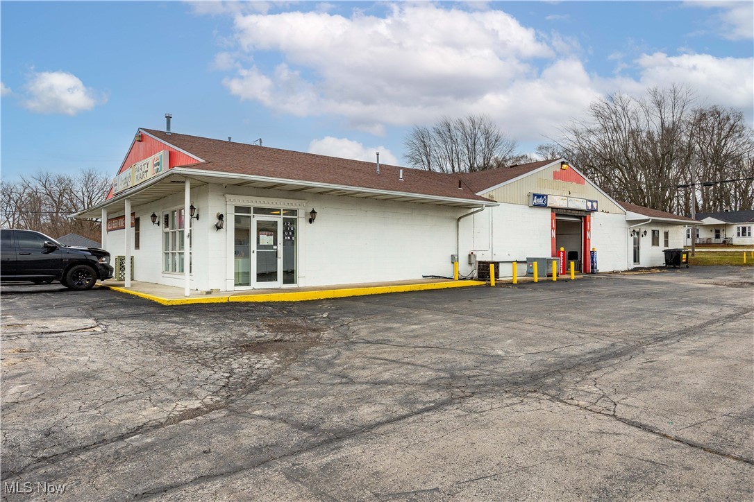 2048 E Sand Road Port Clinton OH 43452