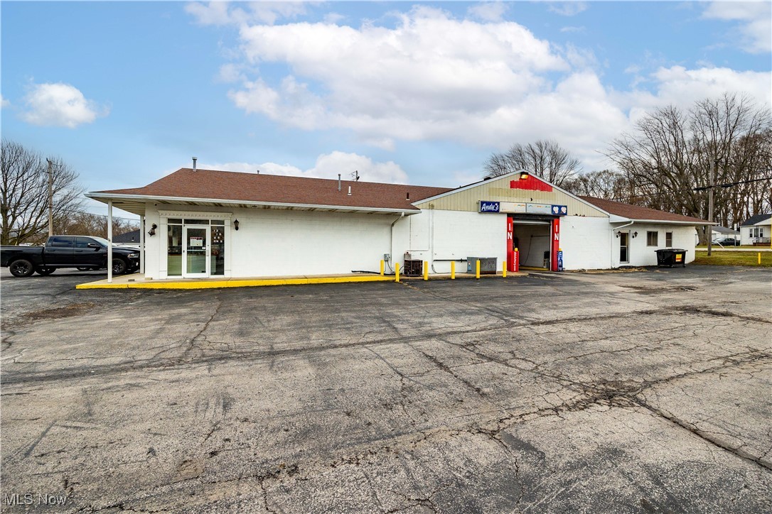 2048 E Sand Road Port Clinton OH 43452