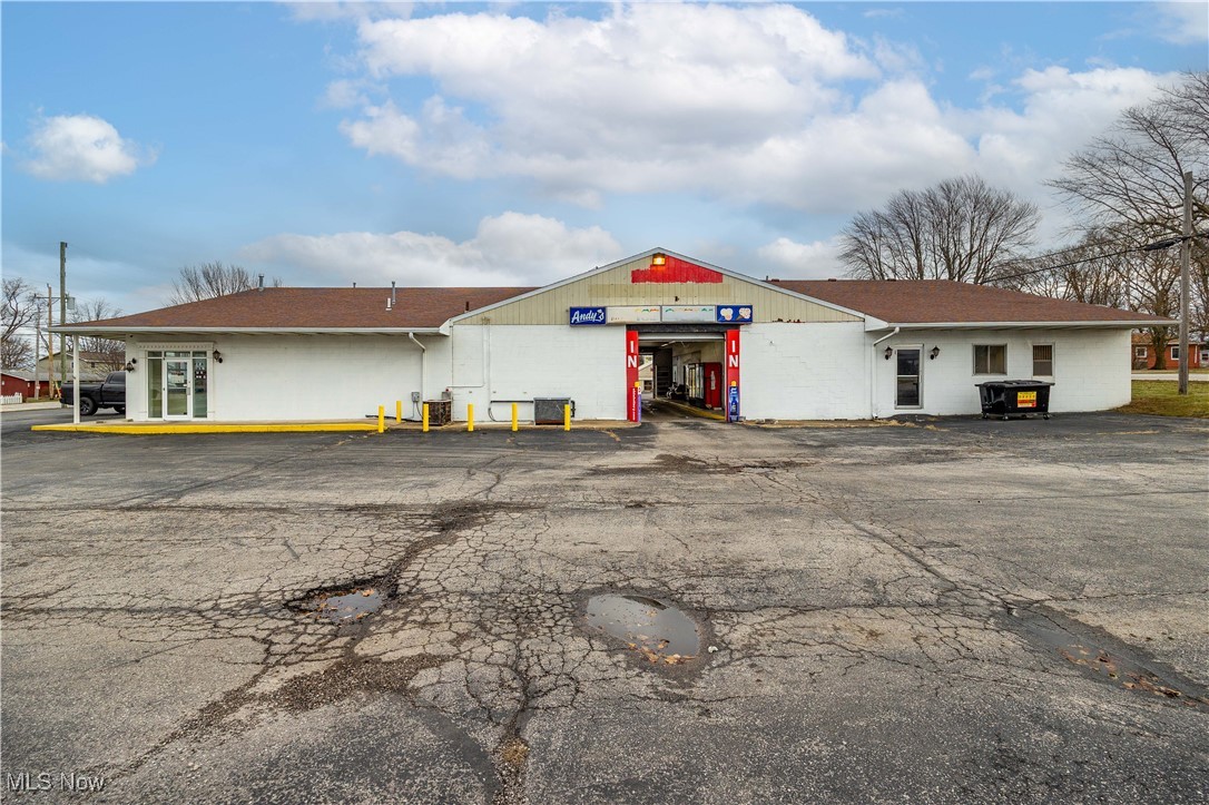 2048 E Sand Road Port Clinton OH 43452