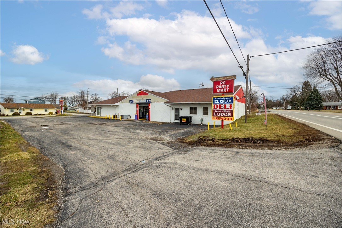 2048 E Sand Road Port Clinton OH 43452