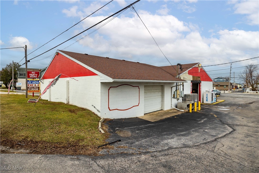 2048 E Sand Road Port Clinton OH 43452