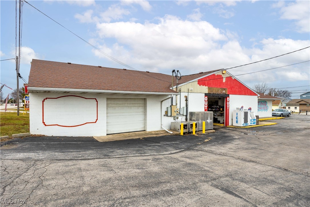 2048 E Sand Road Port Clinton OH 43452