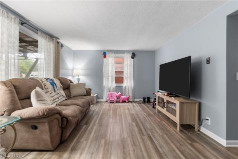 2017 Fulton Road NW Canton OH 44709