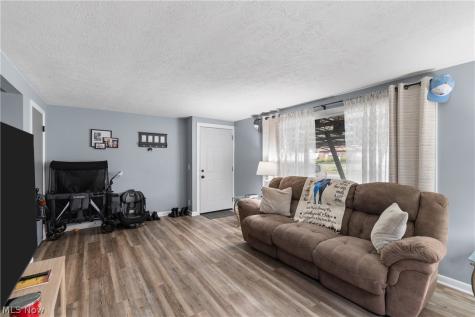2017 Fulton Road NW Canton OH 44709