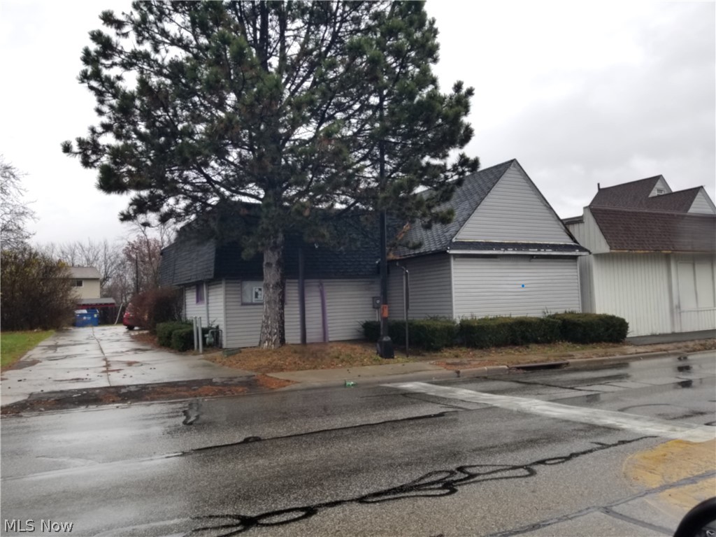 325 Lake Avenue Elyria OH 44035