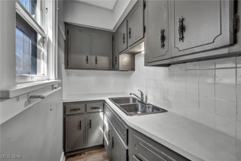 16705 Hillsboro Road Cleveland OH 44112