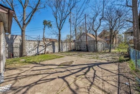 16705 Hillsboro Road Cleveland OH 44112