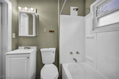 16705 Hillsboro Road Cleveland OH 44112