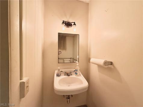 316 Lincoln Way E Massillon OH 44646