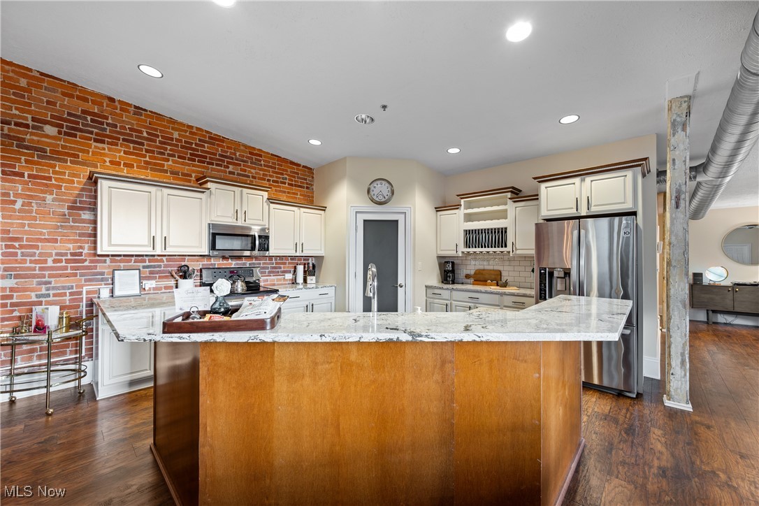 144 W Liberty Street Wooster OH 44691