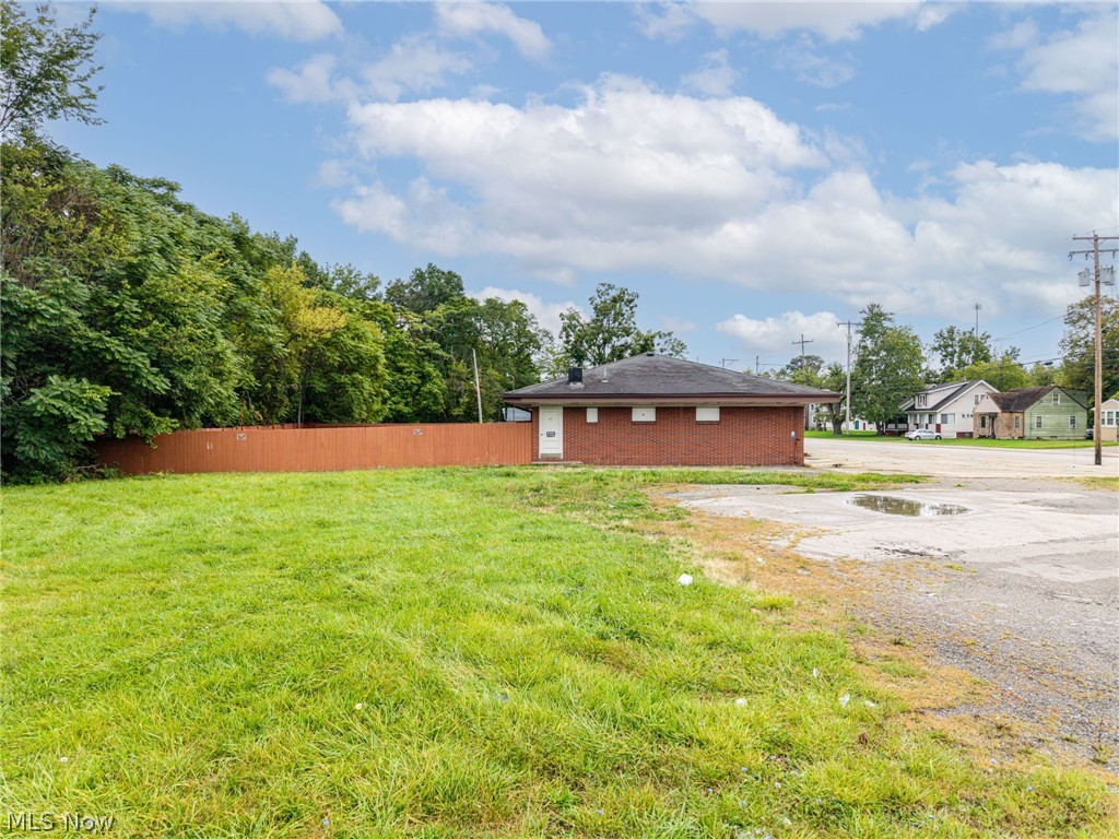 1446 - 1448 Parkman Road NW Warren OH 44485