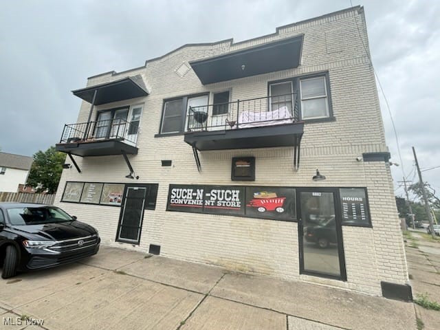 6802 Harvard Avenue Cleveland OH 44105