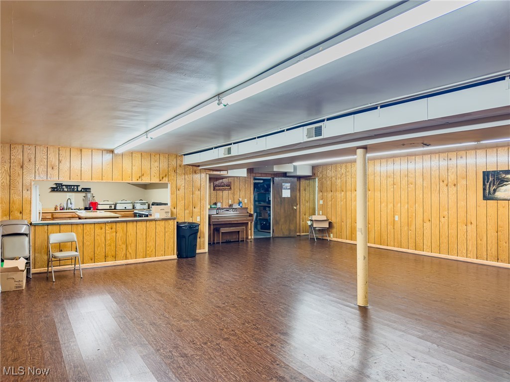 46361 Walnut Street Rogers OH 44455