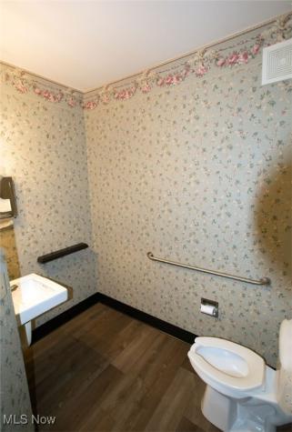 107 Center Street Chardon OH 44024