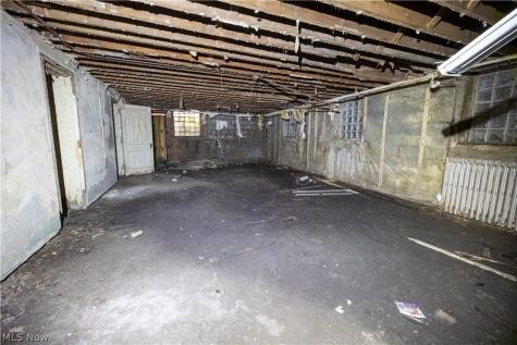 15212 Lake Shore Boulevard Cleveland OH 44110