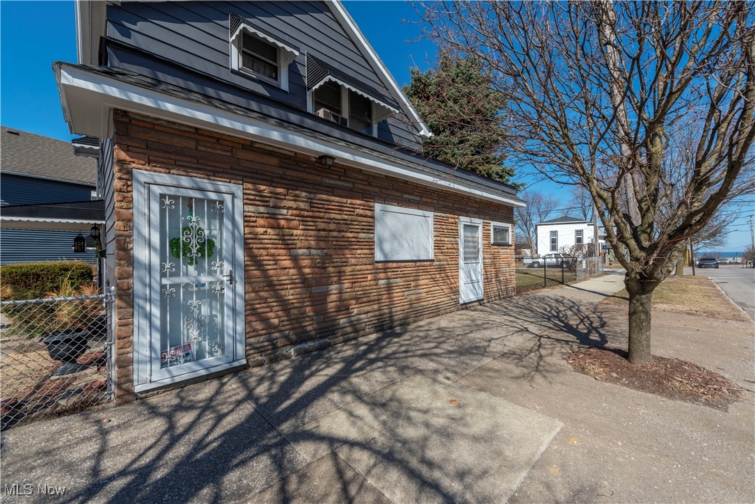 1370 W 49th Street Cleveland OH 44102