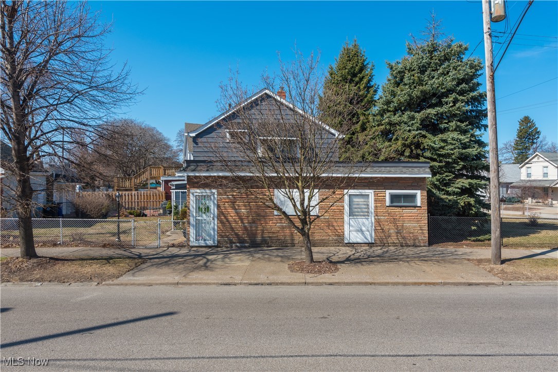 1370 W 49th Street Cleveland OH 44102