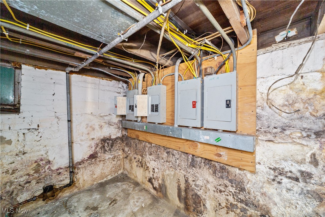 2851 Oakwood Avenue Lorain OH 44055