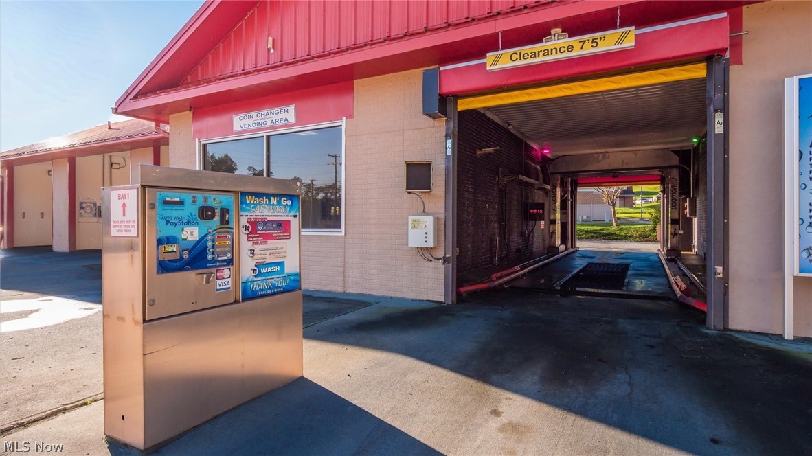 81 W Dave Longaberger Avenue Dresden OH 43821