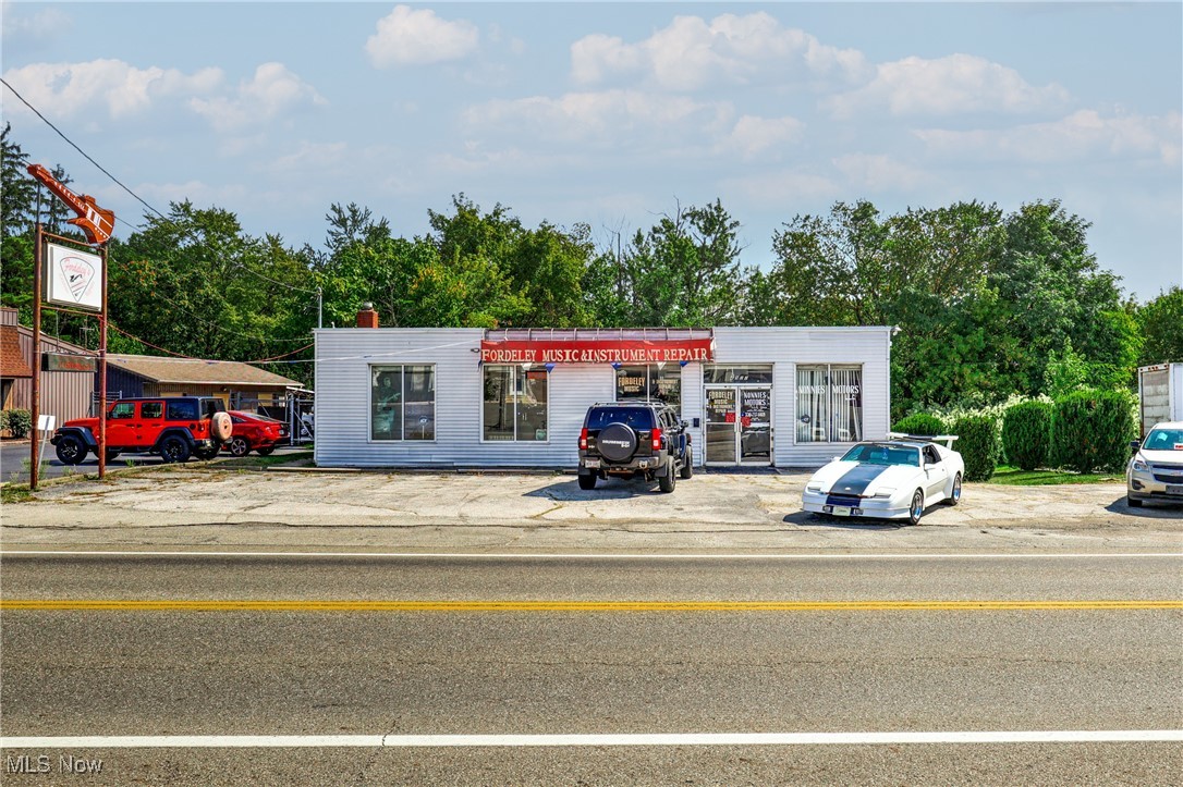 4922 Mahoning Avenue NW Champion OH 44483