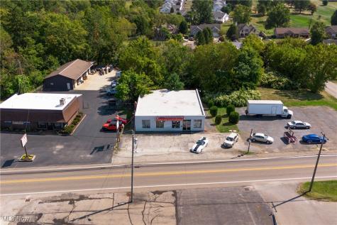 4922 Mahoning Avenue NW Champion OH 44483