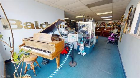 4922 Mahoning Avenue NW Champion OH 44483