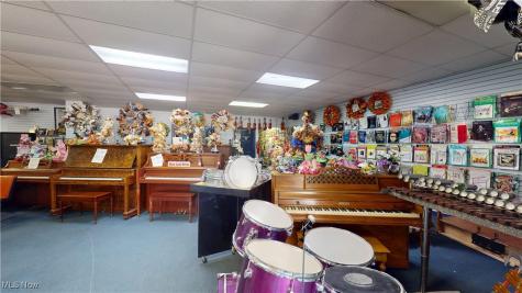 4922 Mahoning Avenue NW Champion OH 44483