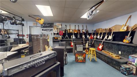 4922 Mahoning Avenue NW Champion OH 44483