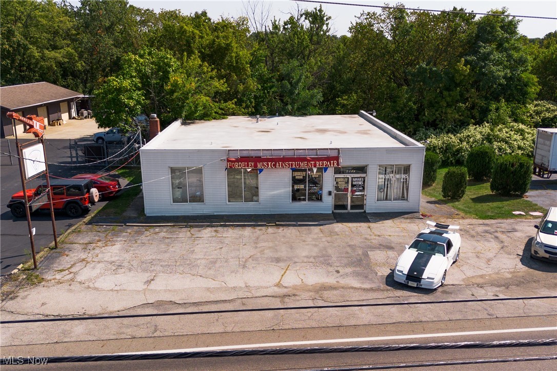 4922 Mahoning Avenue NW Champion OH 44483