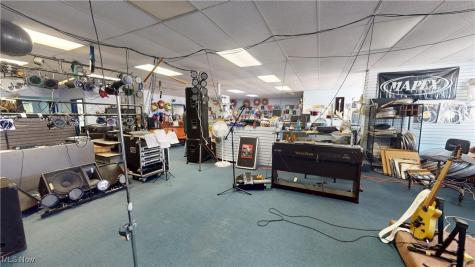 4922 Mahoning Avenue NW Champion OH 44483