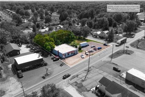 4922 Mahoning Avenue NW Champion OH 44483