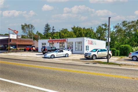 4922 Mahoning Avenue NW Champion OH 44483