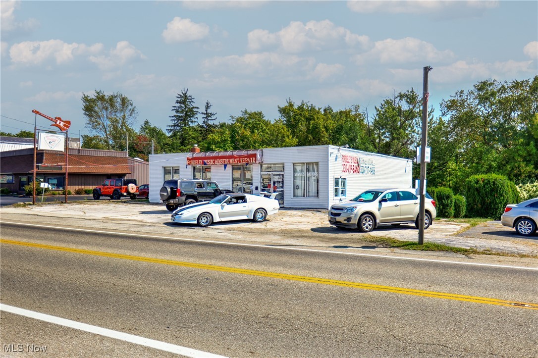 4922 Mahoning Avenue NW Champion OH 44483