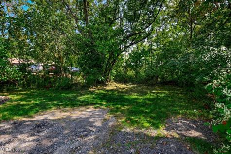 4922 Mahoning Avenue NW Champion OH 44483