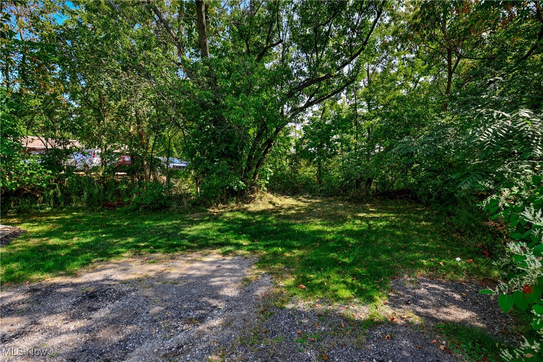 4922 Mahoning Avenue NW Champion OH 44483