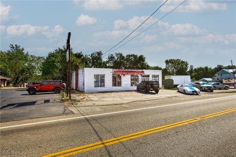 4922 Mahoning Avenue NW Champion OH 44483