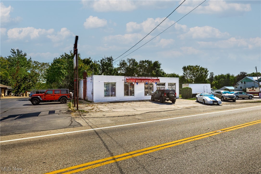 4922 Mahoning Avenue NW Champion OH 44483