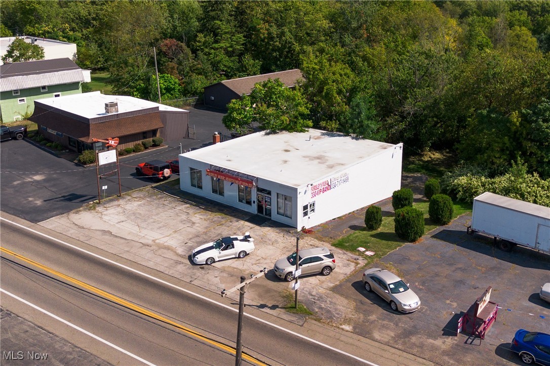 4922 Mahoning Avenue NW Champion OH 44483