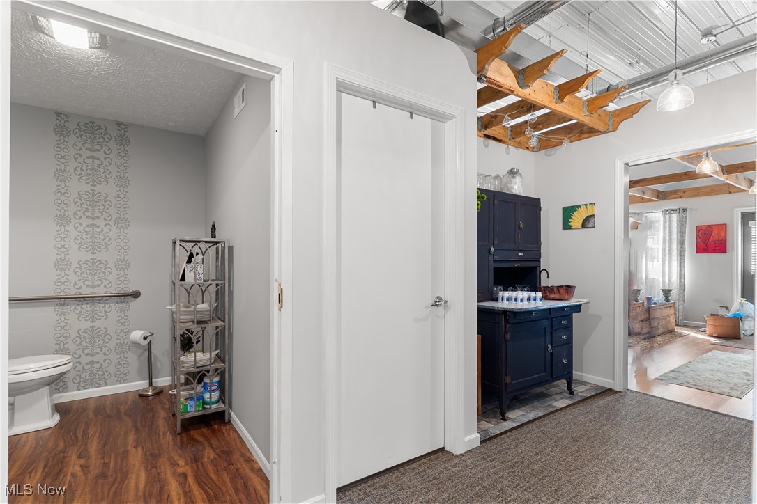 440 E Maple Street Hartville OH 44632