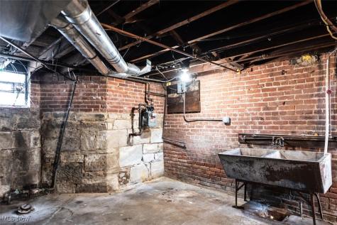 3300 W 98th Street Cleveland OH 44102